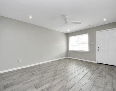 5441 Minden Street - Photo Thumbnail 4