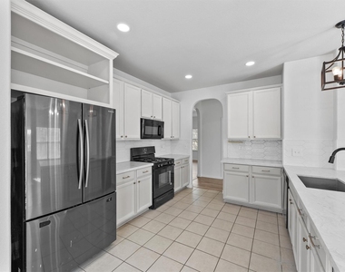 4423 Garden Ridge Court - Photo Thumbnail 9