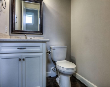 922 Alexander Street - Photo Thumbnail 6