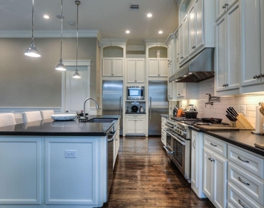922 Alexander Street - Photo Thumbnail 10