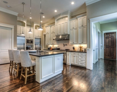 922 Alexander Street - Photo Thumbnail 7