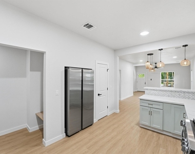 2710 Gano Street - Photo Thumbnail 15
