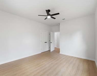 2710 Gano Street - Photo Thumbnail 9