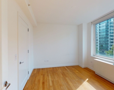 808 Columbus Ave - Photo Thumbnail 3