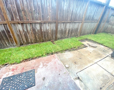 10122 Shadow Wood Drive - Photo Thumbnail 18