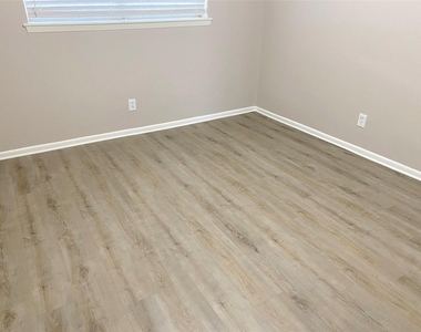 10122 Shadow Wood Drive - Photo Thumbnail 17