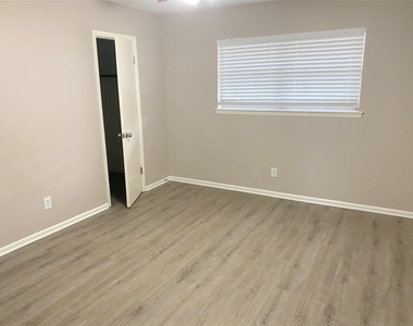 10122 Shadow Wood Drive - Photo Thumbnail 10