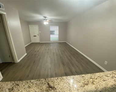 10122 Shadow Wood Drive - Photo Thumbnail 3