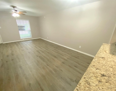 10122 Shadow Wood Drive - Photo Thumbnail 4