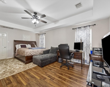 21702 Cozy Hollow Lane - Photo Thumbnail 6