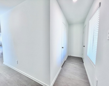 1392 Diamond Carnation Drive - Photo Thumbnail 8