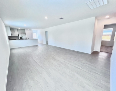 1392 Diamond Carnation Drive - Photo Thumbnail 2