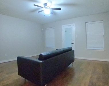 1719 Stacy Crest - Photo Thumbnail 3