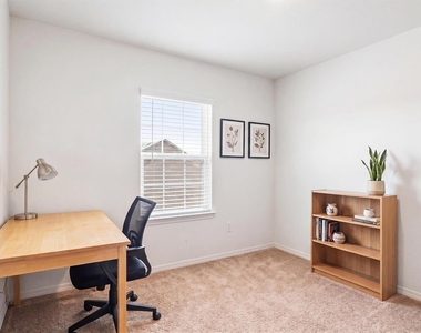 10619 Lost Maples Drive - Photo Thumbnail 21