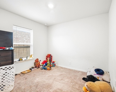 10619 Lost Maples Drive - Photo Thumbnail 20