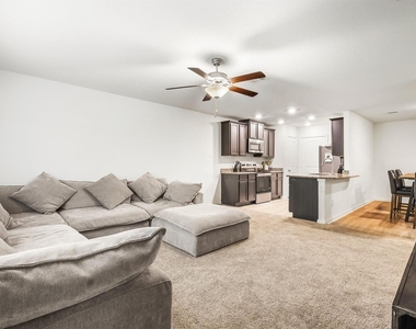 10619 Lost Maples Drive - Photo Thumbnail 6