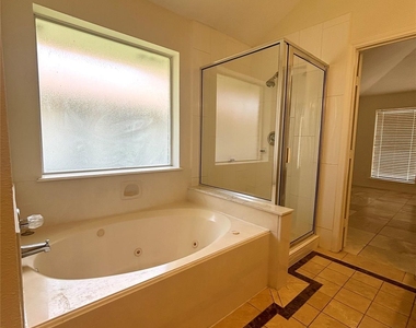 7815 Log Hollow Drive - Photo Thumbnail 10