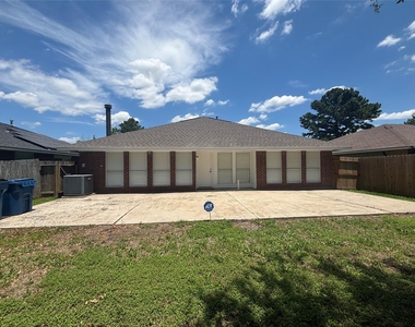 7815 Log Hollow Drive - Photo Thumbnail 20