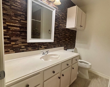 7815 Log Hollow Drive - Photo Thumbnail 16