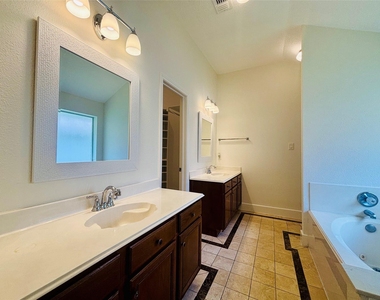 7815 Log Hollow Drive - Photo Thumbnail 5