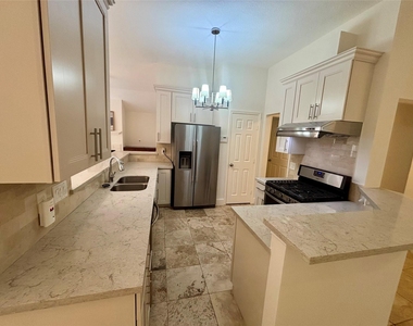7815 Log Hollow Drive - Photo Thumbnail 3