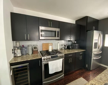 3002 Commerce Street - Photo Thumbnail 4