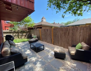 3002 Commerce Street - Photo Thumbnail 13
