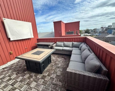 3002 Commerce Street - Photo Thumbnail 14