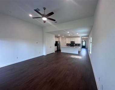 32511 Midsummer Drive - Photo Thumbnail 4