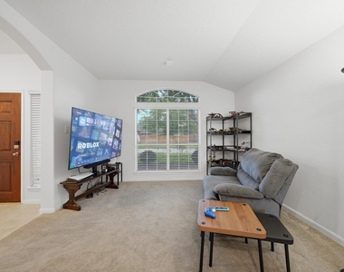 321 Preston Lane - Photo Thumbnail 7