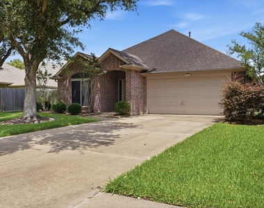 321 Preston Lane - Photo Thumbnail 2