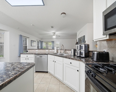321 Preston Lane - Photo Thumbnail 11