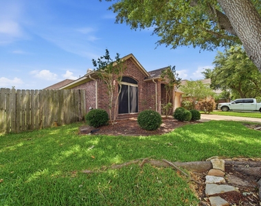 321 Preston Lane - Photo Thumbnail 3