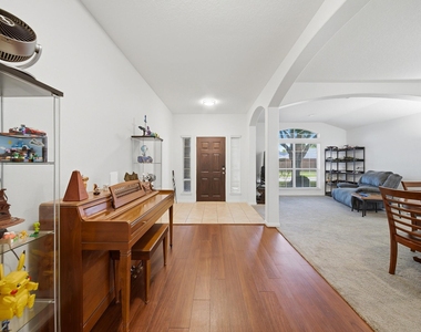 321 Preston Lane - Photo Thumbnail 6