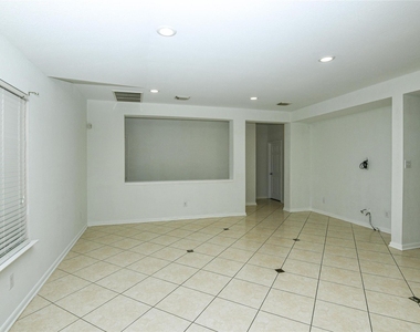 2615 Bisontine Street - Photo Thumbnail 9