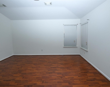 2615 Bisontine Street - Photo Thumbnail 14