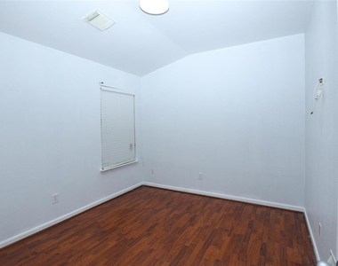 2615 Bisontine Street - Photo Thumbnail 15