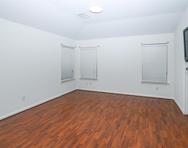 2615 Bisontine Street - Photo Thumbnail 12
