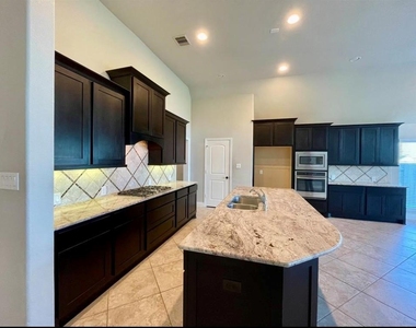 3323 Chandler Hollow Lane - Photo Thumbnail 4
