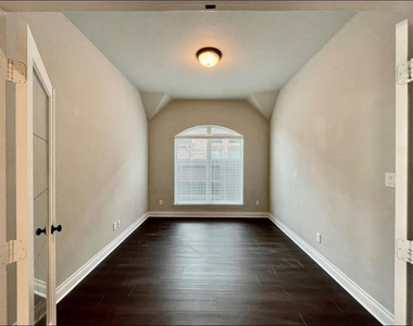 3323 Chandler Hollow Lane - Photo Thumbnail 18