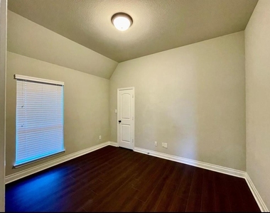 3323 Chandler Hollow Lane - Photo Thumbnail 14