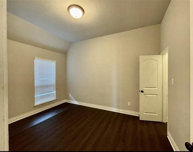 3323 Chandler Hollow Lane - Photo Thumbnail 13