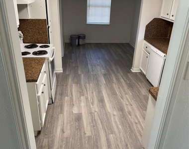 7427 Arnim Street - Photo Thumbnail 3