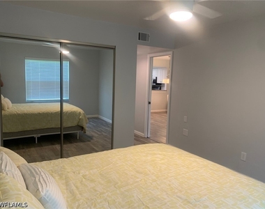 8715 Charter Club Circle - Photo Thumbnail 14