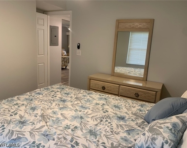 8715 Charter Club Circle - Photo Thumbnail 10