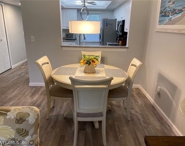 8715 Charter Club Circle - Photo Thumbnail 6