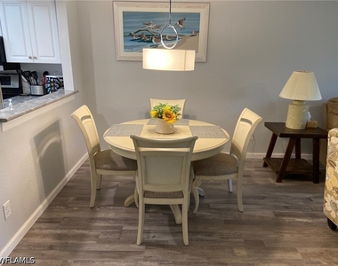 8715 Charter Club Circle - Photo Thumbnail 5
