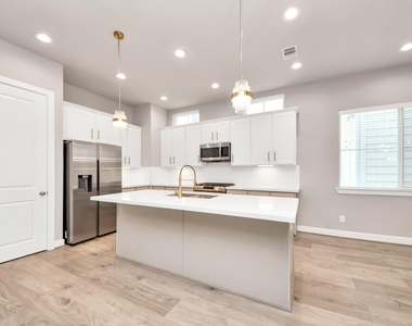 2114 Stuart Street - Photo Thumbnail 13