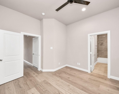 2114 Stuart Street - Photo Thumbnail 7