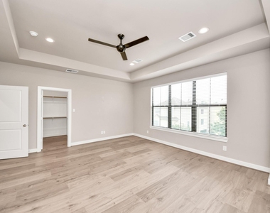 2114 Stuart Street - Photo Thumbnail 4